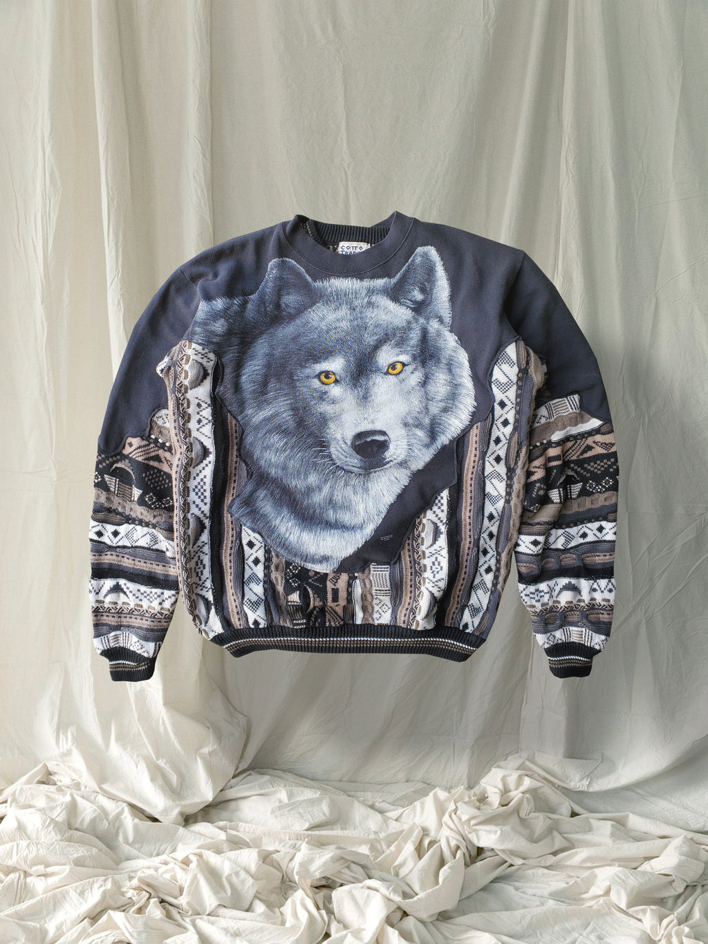 Dark Wolf Pullover