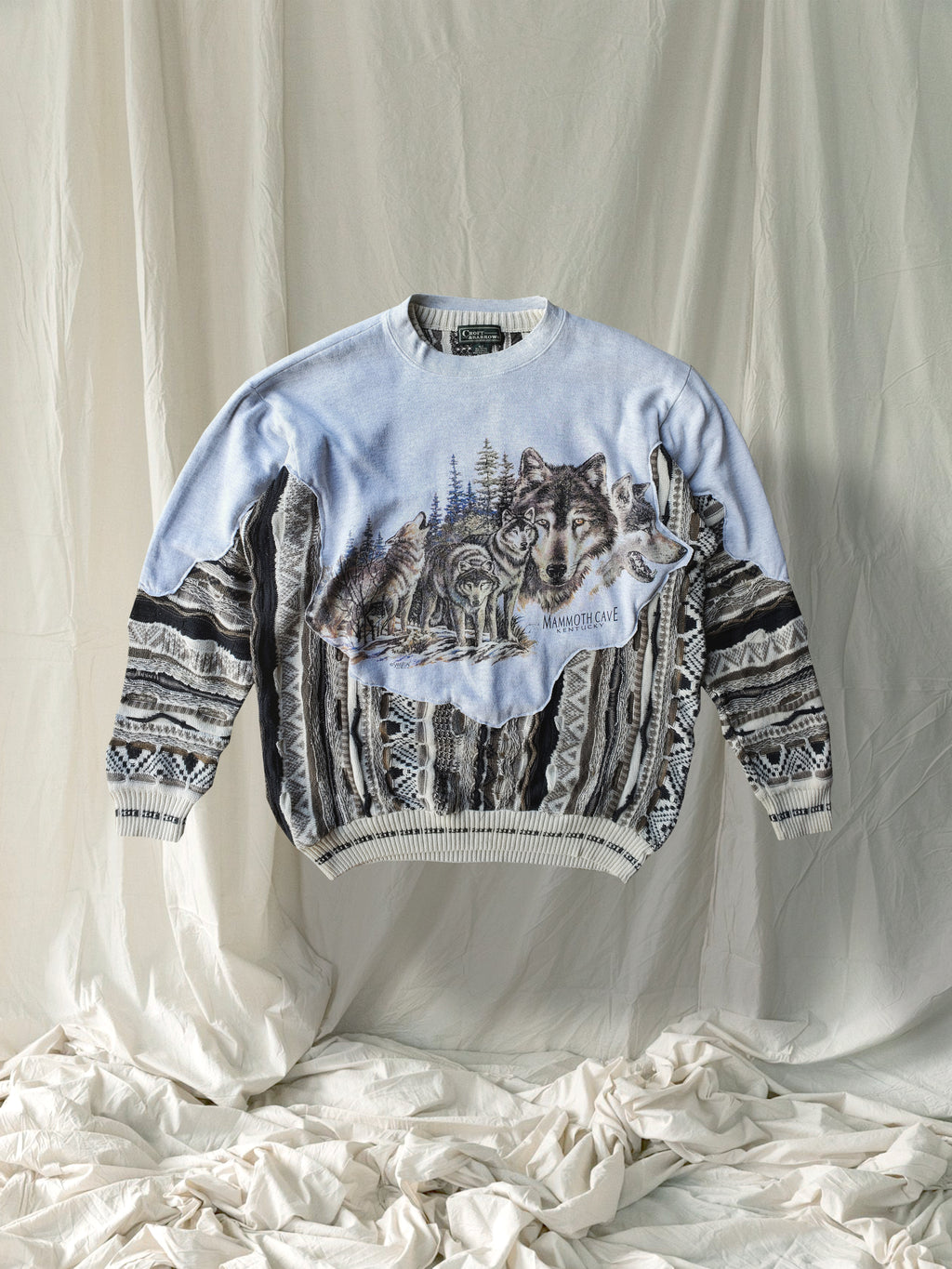 Light Wolf Pullover